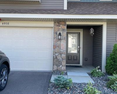 3 Bedroom 3BA 1801 ft Pet-Friendly Townhouse For Rent in Woodbury, MN