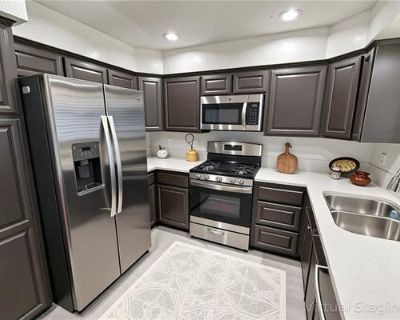 3 Bedroom 3BA 1576 ft Townhouse For Sale in NORTHRIDGE, CA