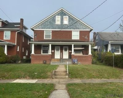 828 CARNEGIE AVENUE. image_url. In unit laundry Patio / balcony Hardwood floors Garage Range Refrigerator Unit Amenities hardwood floors in unit laundry patio / balcony range refrigerator Property Amenities on-site laundry parking garage. 3 Bedroom. 1 Bathroom. 0 ft