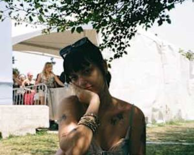 LGBTQ+ friendly * Has a cat * Interested in teaming-up. Budget: $1,800 per month. Ready to move: January 1. Looking for myself. hi! my name is talya, i m graduating from college in dec, and i m looking for a roommate! i love music, am pretty quiet, have a tortoiseshell cat named cowboy, and am currently looking for a job in boston post grad