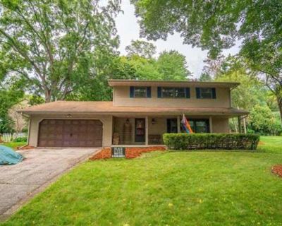 5 Bedroom 3.5BA 2478 ft Pet-Friendly Apartment For Rent in Madison, WI