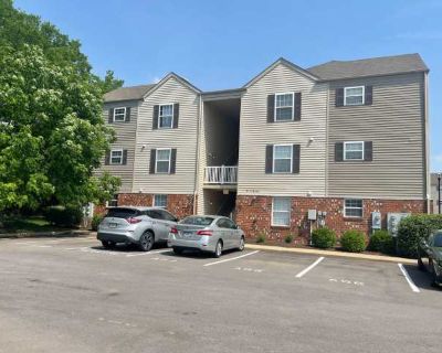 2 Bedroom 2BA 1130 ft Pet-Friendly Apartment For Rent in Lake St. Louis, MO