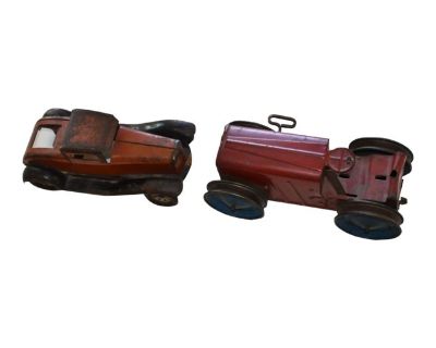 This is a vintage Marx wind up tractor likely from the early 20th century. The tractor is made of tin litho. There is a string attached from the tractor to a car. The car is a Wyandotte Pressed steel coup, possibly a Ford Model collectible vintage toy. Highly collectible.. Dimensions 8 W 3.5 D 4 H Styles Children's Farmhouse Shabby Chic Period Early 20th Century Country of Origin United States ...