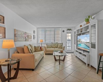 1 Bedroom 1BA 700 ft Furnished Condo For Rent in Hallandale Beach, FL