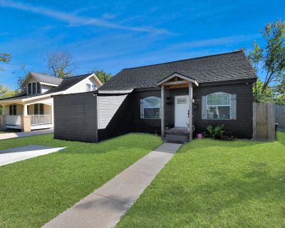 3 Bedroom 1BA 1415 ft Single Family House For Sale in Baytown, TX