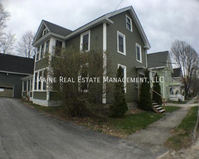 2 Bedroom 1BA Apartment For Rent in Bangor, ME