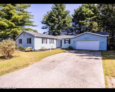 3 Bedroom 2BA 1540 ft Single Family House For Sale in Queensbury, NY