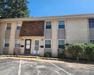 3 Bedroom 3BA 1840 ft Condominium For Sale in BALLWIN, MO
