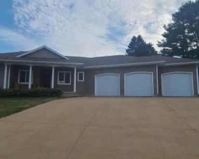 4 Bedroom 3BA 2750 ft Single Family Home For Sale in LUANA, IA