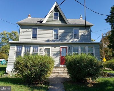 625 N Forklanding Rd. Large two bedroom twin home in Maple Shade has a living room, dining room, kitchen with washer/dryer, basement for storage, and one bath. Off-street parking on a large lot. Tenants pay all utilities. No pets and no smoking. Ready for immediate occupancy.. 2 Bedroom. 1 Bathroom. 6010 ft