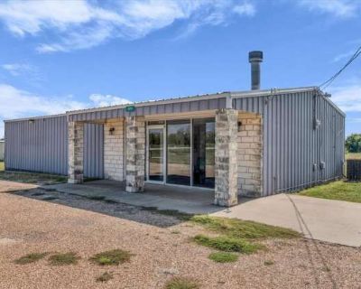 1 Bedroom 1BA 748 ft Furnished Apartment For Rent in China Spring, TX