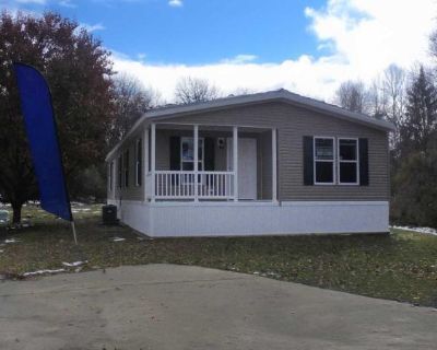 425 S Shoup St Lot 136. Nice 1,344 sq. ft. 3 bedroom, 2 bath home. Come with a stove, refrigerator, central air and more. Call today for your private tour!. 3 Bedroom. 2 Bathroom. 1344 ft