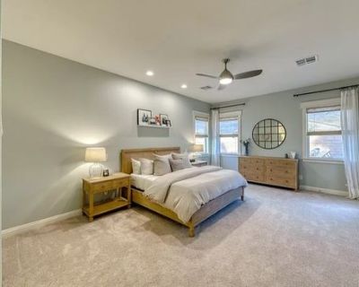 Laid back and get along with everyone. I'm not home alot due to work but when I am home I like to hangout by my pool or cook and bake lol. 4 Bedroom. 3 Bathroom