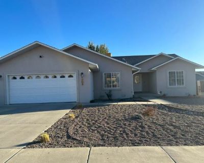 3 Bedroom 2BA 1673 ft Pet-Friendly Apartment For Rent in Bloomfield, NM