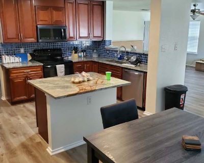 Available on: now. Furnished. Pet friendly. Parking available * Internet included * Cat friendly * Dog friendly. Area is in live oak, in an HOA neighborhood, (north east San Antonio). Furnished bedroom, All common areas are shared, separate fridge and pantry, washer/dryer, Wi-Fi, etc.. Rent $800 per month Bills Included Security deposit $300 Property type House Room furnishing Furnished Preferr...