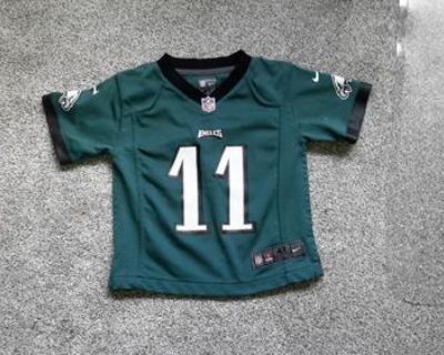 Official NFL NIKE Eagles Jersey. Size 4T. New condition. Collectors Edition.