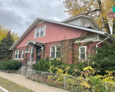 3 Bedroom 1BA 1687 ft Single Family House For Sale in Chicago, IL