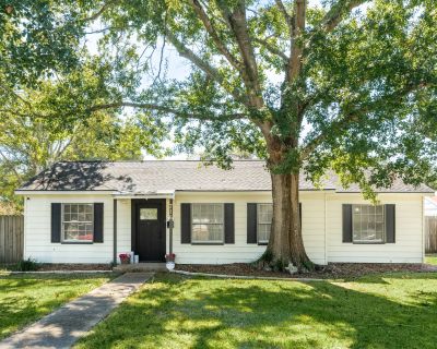 3 Bedroom 1BA 1114 ft Single Family House For Sale in Angleton, TX