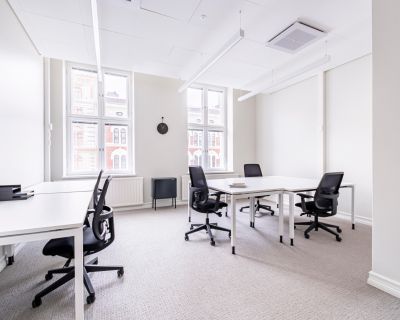 Fully serviced open plan office space for you and your team in 2611 South Clark Street