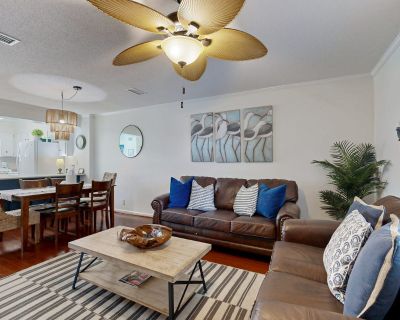 Avg / night: $147. Snowbird-friendly condo with patio, central AC, W/D, pool & tennis - near beach | Located in St. Simons Island, GA | 4.55 Stars | 2 Bed, 1.5 Bath | No Pets. No pets. Max 6 guests. Paradise awaits at this St. Simons Island condo! Centrally located in the Courtyard Villas complex between the airport and waterfront attractions, this condo offers the perfect dose of convenience a...