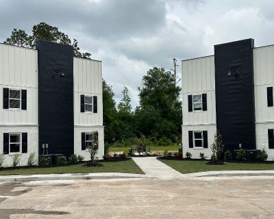 2 Bedroom 1BA 1000 ft Pet-Friendly Apartment For Rent in Lake Charles, LA