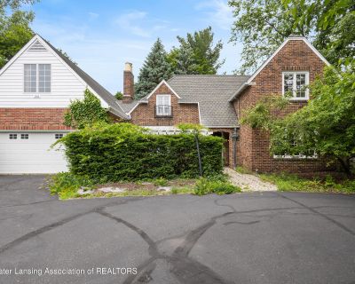 4 Bedroom 2BA 1785 ft Condo For Sale in East Lansing, MI