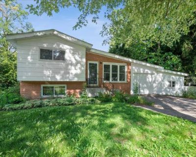 4 Bedroom 2BA 1379 ft Single Family Home For Sale in BARRINGTON, IL