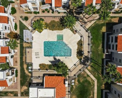 Security deposit: $1,150.00 * Fees apply?: No. References are not required. Non-smoking. Furnishings: Furnished * Disabled access: * Living room: shared. $1,150 monthly (whole property). Beautifully Updated & MoveIn Ready Bedroom Condo! This incredible turnkey condo offers comfort, style, and convenience. The kitchen features rich wood cabinetry, granite countertops, updated lighting, and quali...