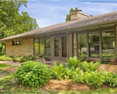 4 Bedroom 3BA 3290 ft Furnished Apartment For Rent in Deephaven, MN