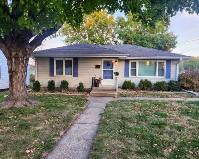 4001 36th Place. Everyone is welcome to explore the business and cultural opportunities in diverse, friendly Des Moines. In unit laundry Patio / balcony Dishwasher Pet friendly Garage Recently renovated Unit Amenities air conditioning ceiling fan dishwasher garbage disposal in unit laundry patio / balcony refrigerator recently renovated Property Amenities cats allowed dogs allowed pet friendly ...