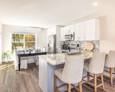 2 Bedroom 1BA 1640 ft Pet-Friendly House For Rent in East Lyme, CT