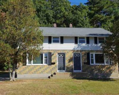 3 Bedroom 1.5BA 1100 ft Pet-Friendly Apartment For Rent in Manchester, NH