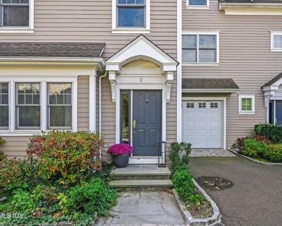 25 Le Grande Ave Unit B. WONDERFUL TOWNHOUSE IN THE HEART OF DOWNTOWN GREENWICH. 3 BEDROOMS, 3.5 BATHS, LIVING ROOM WITH FIREPLACE, GRANITE KITCHEN, SPACIOUS LOWER LEVEL, HARDWOOD FLOORS THROUGHOUT, PRIVATE PATIO, AND ATTACHED GARAGE.. 3 Bedroom. 3.5 Bathroom. 2675 ft