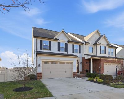 4 Bedroom 3BA 3740 ft Townhouse For Sale in Dumfries, VA