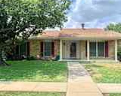 4 Bedroom 2BA 1711 ft² House For Rent in The Colony, TX 5316 N Colony Blvd
