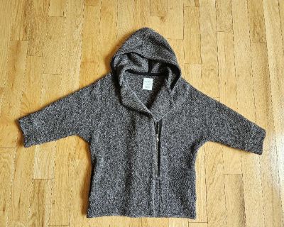 Zara 3/4 sleeve hooded sweater with pockets Fits XS/S