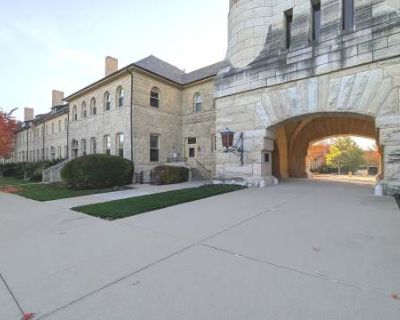 2 Bedroom 3BA 2032 ft Apartment For Rent in Highland Park, IL