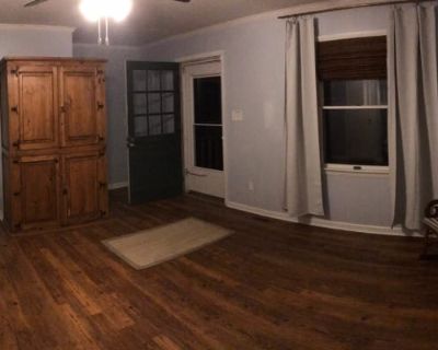 Private room with own bathroom in House with 4 roomies , Hampton , VA 23661