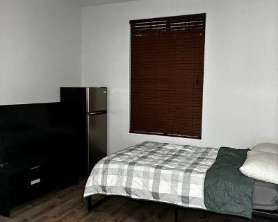 Total rooms: 2. Deposit (Room 1): $500.00 * Deposit (Room 2): $500.00 * Utilities included?: Yes * Fees apply?: No. References required. Non-smoking. Furnishings: Unfurnished * Parking: Yes * Garage: Yes * Yard/patio: Yes * Balcony/roof terrace: No * Disabled access: No * Living room: shared * Broadband included: Yes. Availability Available Now Minimum term 6 months Maximum term 24 months Short...