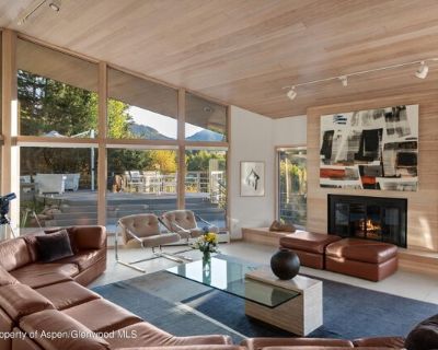 695 Meadows Rd. Tucked along Meadows Road, this expansive 4 bedroom, 4.5 bathroom home stands as a testament to refined living amidst nature's grandeur. With the Highland and Buttermilk mountains as its backdrop, every room in this residence paints a picture of serenity and luxury. Welcome to a haven where spacious design meets unparalleled mountain views. This home captures the essence of Aspe...