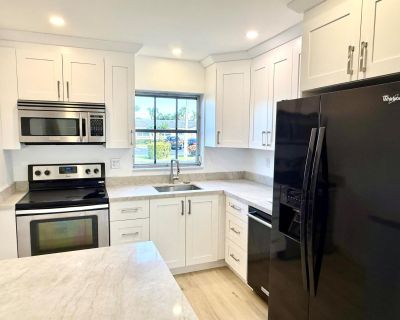 2 Bedroom 1BA 829 ft House For Rent in West Palm Beach, FL