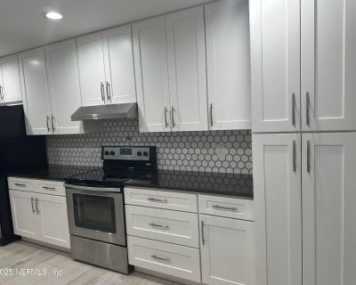 3 Bedroom 2BA 1942 ft Apartment For Rent in Jacksonville, FL