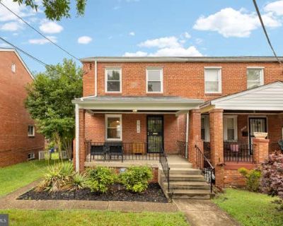 2 Bedroom 2BA 950 ft Single Family Home For Sale in WASHINGTON, DC