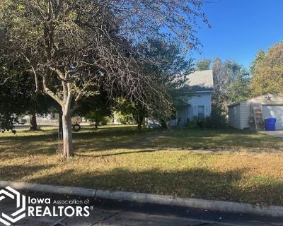 3 Bedroom 1BA 1304 ft Single Family House For Sale in Britt, IA