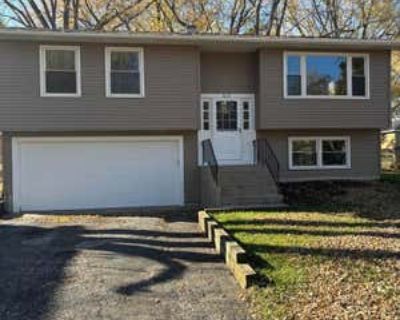 3 Bedroom 1BA 1106 ft Single Family Home For Sale in MCHENRY, IL