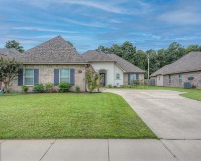 3 Bedroom 2BA 2166 ft Single Family House For Sale in Benton, LA