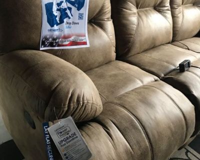 Brand New Catnapper Triple Reclining Sofa,
For Sale $1,000.00 (Cash Only / Local Buyers).
88" Long, Pillow Top, Dual Arm Motorized Fully Reclining Sofa with Drop Down Table.
Soft & Well-Padded; Super Comfortable & Stylish.
Color: Brandy (Light Brown)
88W x 40H x 42D
Weight: 240 lb.
Reason for Selling: Just doesn't fit the decor of our family room.