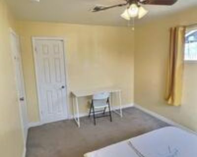 Prime Co-Living Space Near Transit, Groceries & Restaurants