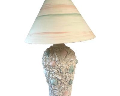 Vintage Shell Motif Table Lamp