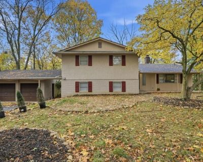 4883 Stonehaven Dr. $1000 for 1 bedroom in the house. This spacious rental opportunity features individual room for rent within a large single-family home situated on a 1.17-acre lot in the highly sought-after Upper Arlington area. Each tenant enjoys a private bedroom, while sharing a well-equipped kitchen and a full living room, offering a unique mix of private space and community living. Key ...